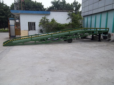 移動(dòng)式液壓登車橋 移動(dòng)式液壓登車橋